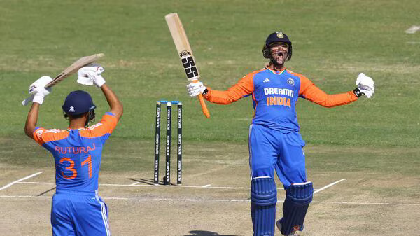 India Defeats Zimbabwe